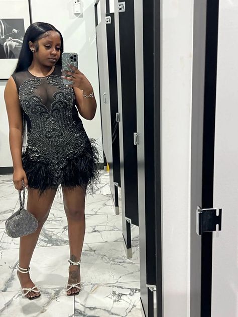 Fabshi Fashion Birthday Dinner Dress Black Women, Sneakerball Party, Hotel Birthday, Black Dinner Dress, Sweet 16 Outfits, Swan Dress, Birthday Outfit For Women, Beautiful Photoshoot Ideas, Crystal Dress