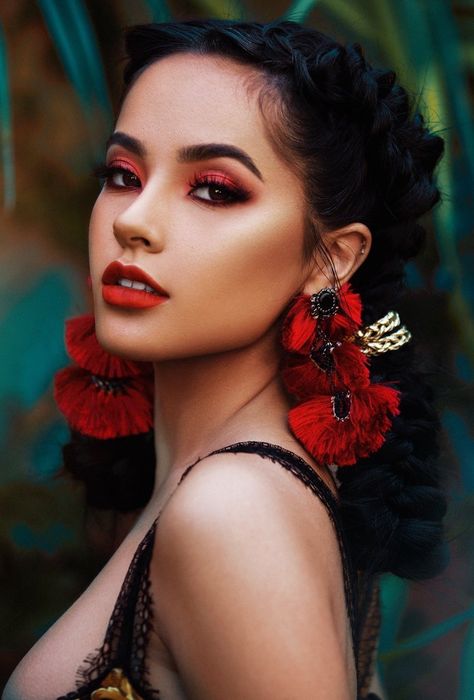 Eye Makeup Red Dress, Photographie Portrait Inspiration, Red Makeup, Beauty Portrait, Becky G, Powder Makeup, Red Lipstick, Creative Portraits, Portrait Inspiration