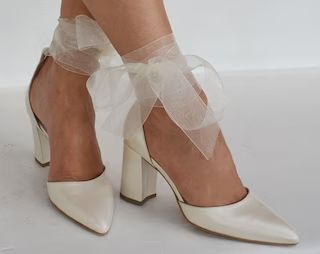 LovelyBrideByAnna - Etsy Greece Wedding Shoes Chic, Wedding Shoes Ribbon, Lace Wedding Dress Shoes, Wedding Shoes Bride Small Heel, Boho Heels Wedding, Colored Bridal Shoes, Cottage Core Wedding Shoes, Wedding Shoes Bride Chunky Heel, Wedding Shoes Bride Winter