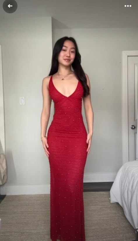 Red Tight Dress Long, Red Prom Dress Outfit, Red Prom Dress Aesthetic, Red Prom Dress Elegant, Red Hoco Dress, Red Mermaid Dress, Plunging Neckline Dress, Fancy Short Dresses, Prom Dresses Red