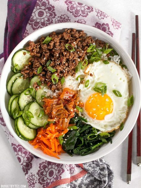 Bibimbap Recipe, Plats Healthy, Budget Bytes, Low Estrogen, Eat Smart, Asian Cooking, Beef Dishes, Asian Dishes, Budget Meals