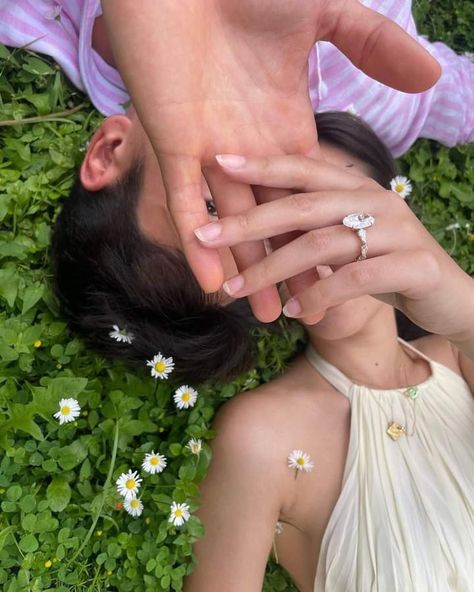 Nadech And Yaya, Yaya Nadech, Urassaya Sperbund, Ig Feed, Couples Poses, Couples Poses For Pictures, Sweet Couple, Pretty Selfies, Poses For Pictures