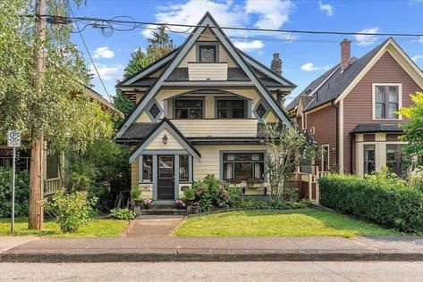 1912 Craftsman For Sale In British Columbia Canada 1910 Craftsman Home Exterior, Old Craftsman Style Homes Floor Plans, Seattle Craftsman Homes, Berkeley Craftsman, St Helens Oregon, Clarkson Craftsman Dollhouses, Craftsman Architecture, Brick Fireplaces, Clinker Brick