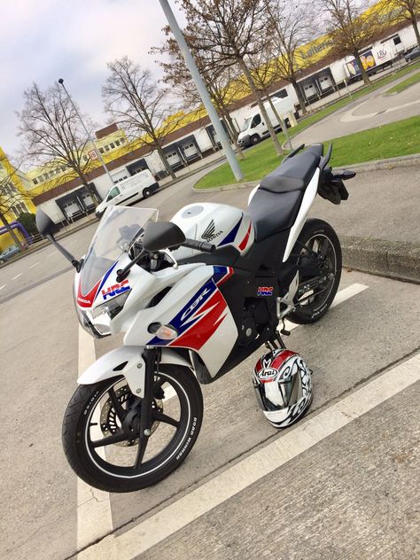 CBR 125 125cc Motorbike, Honda Cbr 125, Ducati Monster 821, Suzuki Gsx R 600, Cbr 600, Old Bikes, Ducati Monster, Honda Cbr, Story Ideas