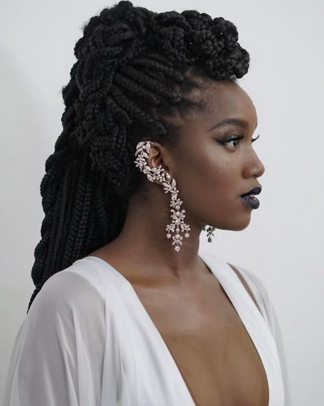 Coiffure de mariage : toutes ces idées de tresses bohèmes repérées sur Pinterest - Grazia African Wedding Hairstyles, Black Brides Hairstyles, Wedding Hairstyles For Women, Havana Twists, Bridal Hairstyles With Braids, Cabello Afro Natural, Twisted Hair, Pelo Afro, Wedding Hair Down