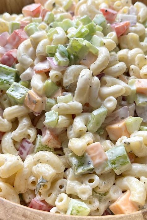 Creamy Cheddar Pasta Salad with Mayonnaise Pasta Salad Recipe Mayo, Cheddar Macaroni Salad, Cheddar Pasta Salad, Salad With Mayonnaise, Cheddar Pasta, Mayo Pasta Salad Recipes, Macaroni Pasta Salad, Pasta With Mayonnaise, Easy Macaroni Salad