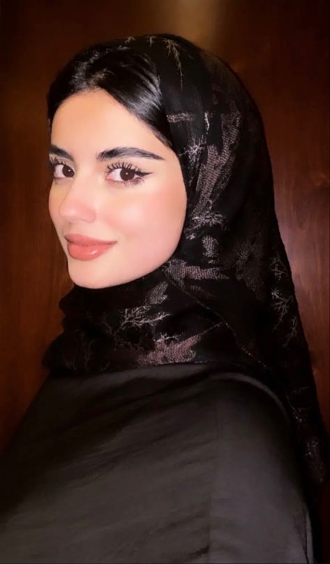 Top 10 Hairstyles, Saudi Women, Hairstyle With Bangs, Hairstyle 2024, Hairstyle For Wedding, Hairstyle Short, Hairstyle Names, Arabian Women, Arab Beauty