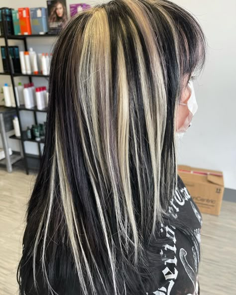 𝖈𝖆𝖙 // nj/pa alternative hair on Instagram: “when ur BFF wants biker bitch/2000s skunk hair your deliver!! extensions done by @lexigmarieee! So proud of you!! #pulpriothair #extensions…” Y2k Chunky Highlights, Skunk Hair Dye, 2000s Chunky Highlights, Black Hair With Blonde Highlights, Gyaru Hair, Skunk Hair, Black Wavy Hair, Color Streaks, Hair Blond