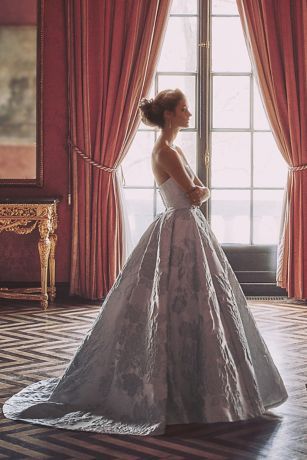 Different Types Of Wedding Dresses, The Selection Aesthetic, Oleg Cassini Wedding Dress, Types Of Wedding Dresses, Tiara Cake, Gowns Aesthetic, Ball Gowns Aesthetic, Cake Ball, Royal Core