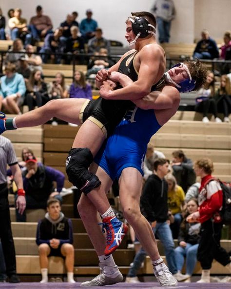 Wrestling Reference Pose, Wrestling Photo Ideas, Wrestling Poses Reference, Wrestling High School, Wrestling Pose, Wrestling Poses, Wrestling Reference, Wrestling Photography, Wrestling Senior Pictures