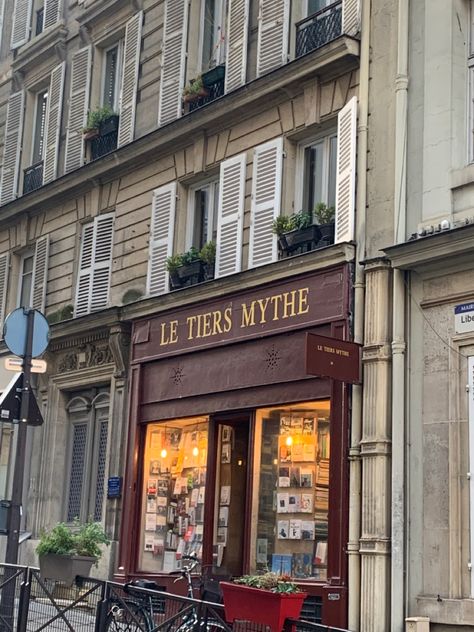 Paris Library Aesthetic, Paris Library, Paris Bookshop, Bookshop Aesthetic, Aesthetic Lights, Paris Books, Library Aesthetic, Paris Trip, Aesthetic Light