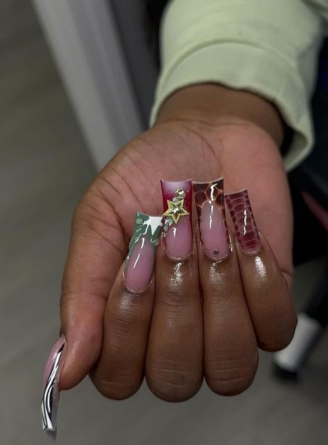 Medium Birthday Acrylic Nails, Senior Portrait Nails, Popular Nail Designs 2024, Exotic Nails Instagram, Senior Pic Nails, Jhene Aiko Nails, Braider Nails Set, Gold Duck Nails, Album Inspired Nails