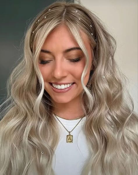 Senior Prom Hairstyles, Grad Hair, Cute Prom Hairstyles, Rambut Brunette, Hoco Inspo, Hoco Ideas, Formal Hairstyles For Long Hair, Dance Hair, Mode Editorials