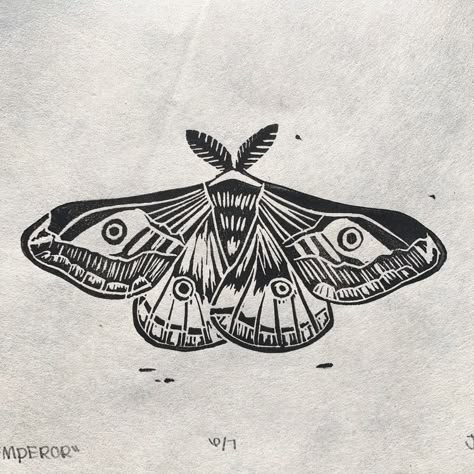 Emperor Moth, Moth Tattoo Design, Tatoo Inspiration, Linocut Printmaking, Lino Art, Moth Tattoo, Linocut Art, Tattoo Flash Art, Arte Inspo