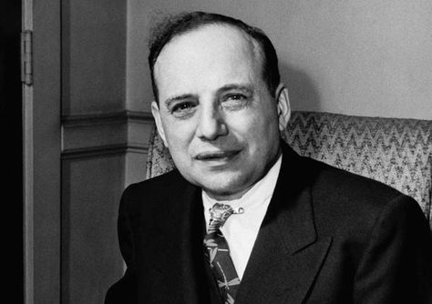 Seven pieces of advice from Benjamin Graham on understanding financial statements. Investor Quotes, Quotes By People, Benjamin Graham, Successful Man, Trade Market, Investment Quotes, Investing Books, Investing Strategy, Value Investing