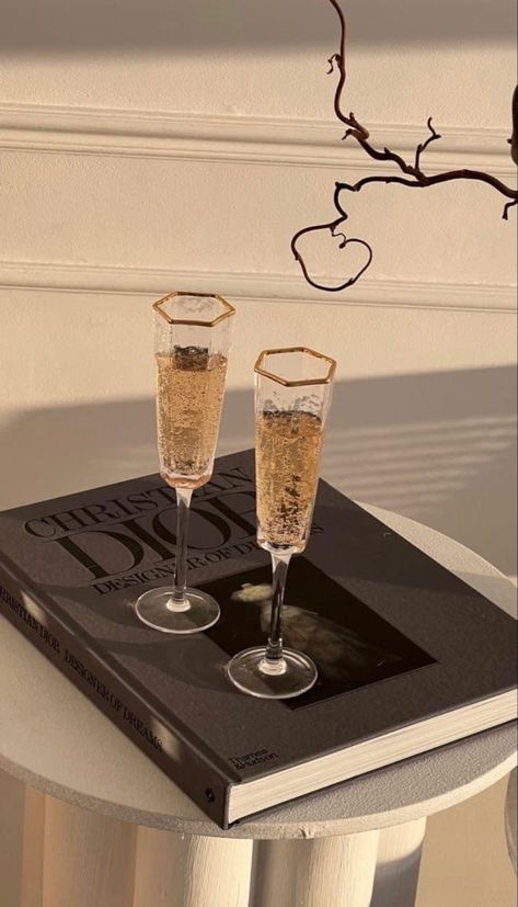 Summer Champagne Aesthetic, Champagne Luxury Aesthetic, Champagne Flutes Aesthetic, Champagne Asethic, Glass Of Champagne Aesthetic, Champagne Gold Aesthetic, Shampain Drink, Champagne Aesthetic Vintage, Champagne Glass Aesthetic