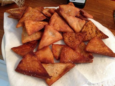 Fried Pita Chips, Pita Chips Recipe, Homemade Pita Chips, Homemade Pita, Breads & Buns, Homemade Hummus, Pita Chips, Chips Recipe, Better Version