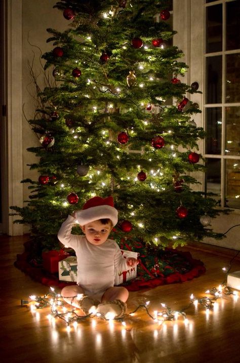 #ChristmasCard #Holidays #Baby photo by Juan Boada Baby Christmas Photography, Christmas Baby Pictures, Christmas Family Photoshoot, Baby Christmas Photos, Baby Boy Christmas, Family Christmas Pictures, Foto Baby, Christmas Family Photos, Christmas Photography