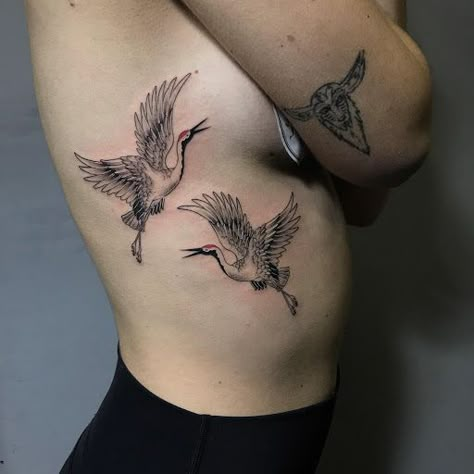 Beautiful Spine Tattoos, Heron Tattoo, Spine Tattoo Ideas, Crane Tattoo, Ribcage Tattoo, Hip Tattoos Women, Intricate Tattoo, Geniale Tattoos, Cute Tattoos For Women