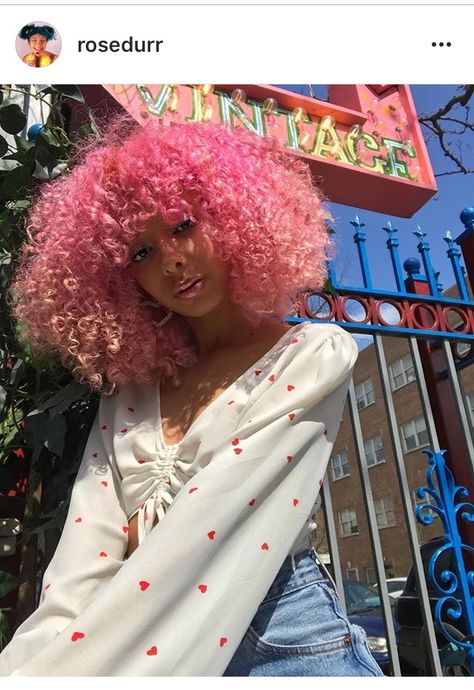 Pink curly dye afro natural curly hair Dyed Curly Hair, Colored Curly Hair, Pelo Afro, Dyed Natural Hair, Hair Haircuts, Dye My Hair, Hair Inspo Color, Grunge Hair, Natural Hair Color