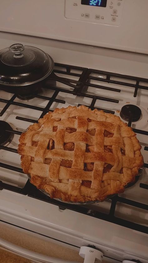 Apple Pie Aesthetic, Pie Aesthetic, Butter Pecan Pie, Lattice Crust, Cinnamon Apple Pie, Fall Pies, Aesthetic Holiday, Baked Apple Pie, Cherry Desserts