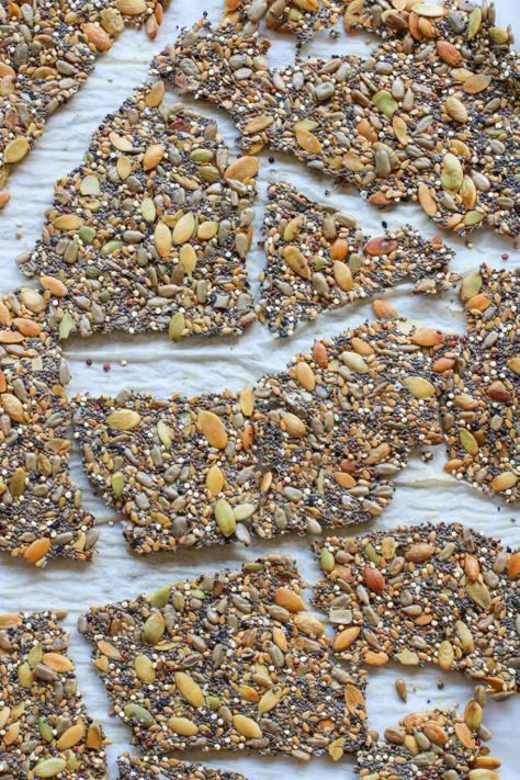 Seed Crackers Recipe, Flax Seed Crackers, Keto Crackers, Healthy Crackers, Seed Crackers, Seed Bars, Crackers Recipe, Homemade Crackers, Crunchy Snack