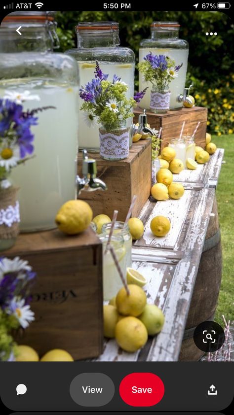 Lemonade Bar, Wedding Drink Station, Deco Champetre, Rustic Romance, Wine Crate, Drink Station, Fiesta Baby Shower, Wedding Drink, Food Display