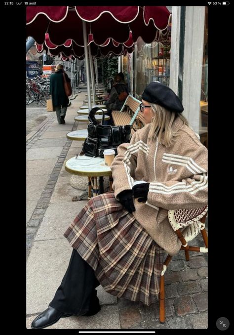 Sofia Coelho, Kilt Outfits, Quirky Fashion, Too Cold, Layered Fashion, Layering Outfits, Swaggy Outfits, Plaid Skirt, Autumn Outfit