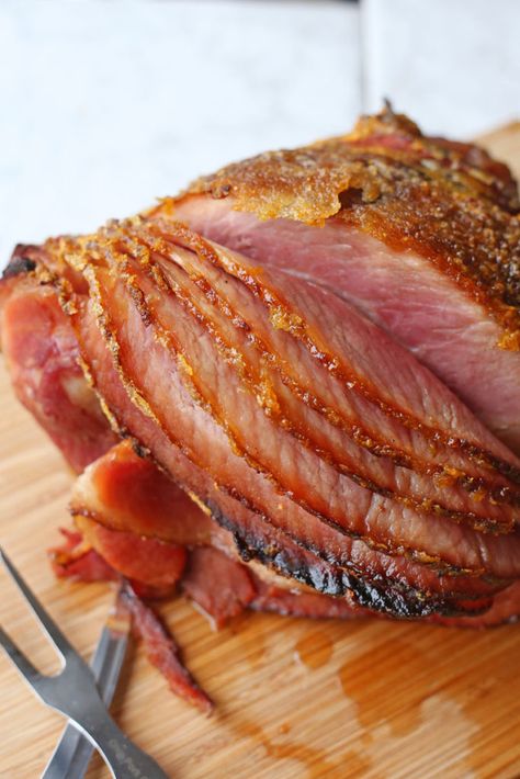 Bourbon and Cinnamon Glazed Baked Ham Thanksgiving Ham Recipes, Glazed Baked Ham, Brown Sugar Glazed Ham, Ham Glaze Brown Sugar, Cooking Thanksgiving Dinner, Ham Dinner, Ham Glaze Recipe, Honey Ham, Easy Ham