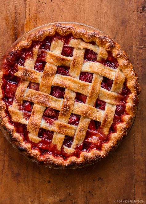 Lattice Top Strawberry Pie Plum Pie Recipe, Pie Aesthetic, Strawberry Rhubarb Pie Recipe, Plum Pie, Butter Pastry, All Butter Pie Crust, Strawberry Pie Recipe, Fresh Strawberry Pie, Lemon Poppyseed Cake