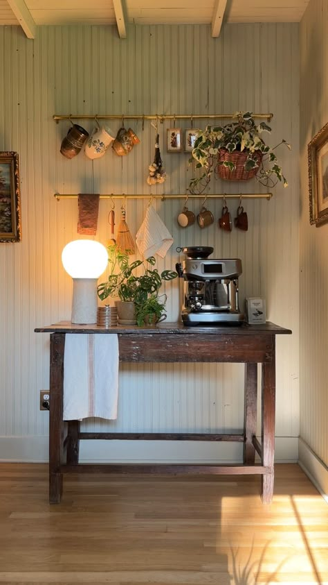 Coffee Bar Ideas, Home Coffee Stations, Spacious Kitchen, Coffee Nook, Home Coffee Bar, Coffee Bar Home, Casa Vintage, Coffee Corner, Diy Coffee