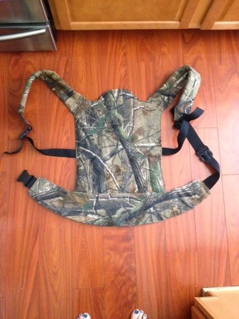 Cheaper and Better: Sewing a Soft Structured Carrier (SSC) from a free pattern found online Babywearing Costumes, Baby Wearing Diy, Baby Carrier Pattern, Diy Baby Carrier, Carrier Pattern, Toddler Carrier, Easy Baby Blanket, Camo Baby Stuff, Trendy Sewing