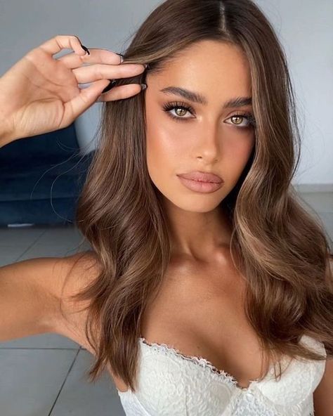 Rambut Brunette, Makeup Light, Brown Hair Looks, Colour Hair, Brown Hair Inspo, Heavy Makeup, Hair Color Auburn, Hair 2024, Brown Hair Balayage