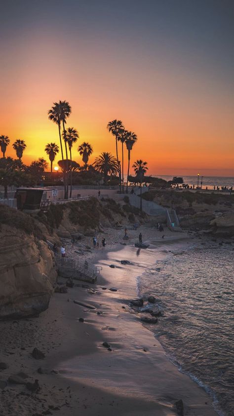 Mid Length Curly Hairstyles, California Wallpaper, Women Haircuts, Popular Places, La Jolla Cove, Cool Backgrounds Wallpapers, San Diego Beach, Santa Monica Pier, Beach Wallpaper