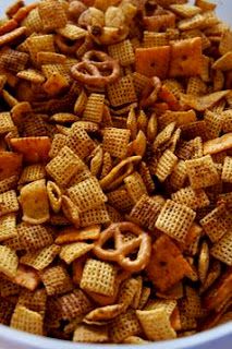 Chex Mix Savory, Savory Chex Mix Recipes, Savory Chex Mix, Spicy Chex Mix, Trail Mix Recipes, Homemade Trail Mix, Jelly Cookies, Chex Mix Recipes, Tailgating Recipes