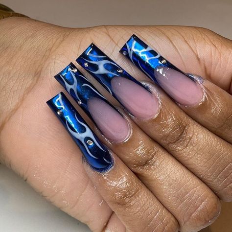 Billie Eilish Nails Ideas, Billie Eilish Nails Design, Billie Eilish Inspired Nails, Blue Metallic Nails, Billie Eilish Nails, Chrome French, 2024 Nails, Airbrush Nails, Blue Acrylic Nails