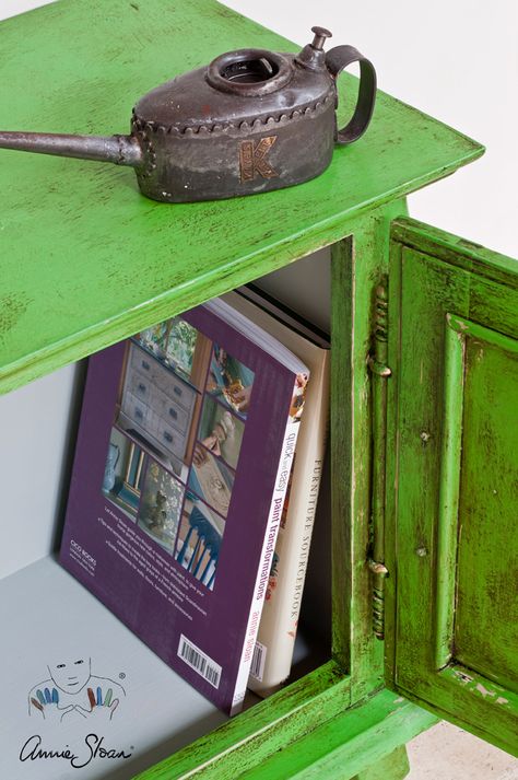 Green Chalk Paint Furniture, Rustic Country Furniture, Amsterdam Green, Green Chalk Paint, Antibes Green, Real Milk Paint, Chalk Paint Wax, Furniture Upcycling, Black Chalk Paint