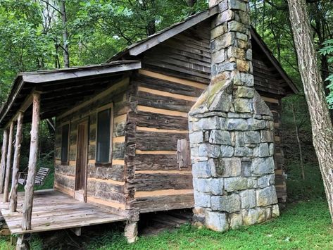 2 Original Tennessee Fixer Upper Log Cabins For Sale on 7+ Acres Wow! Parrottsville TN $139,900 - Country Life Dreams Cabins In Tennessee, Old Log Cabin, Country Living Decor, Log Cabins For Sale, Old Cabins, Log Cabin Rustic, Cabins For Sale, Vintage Cabin, Point Pleasant