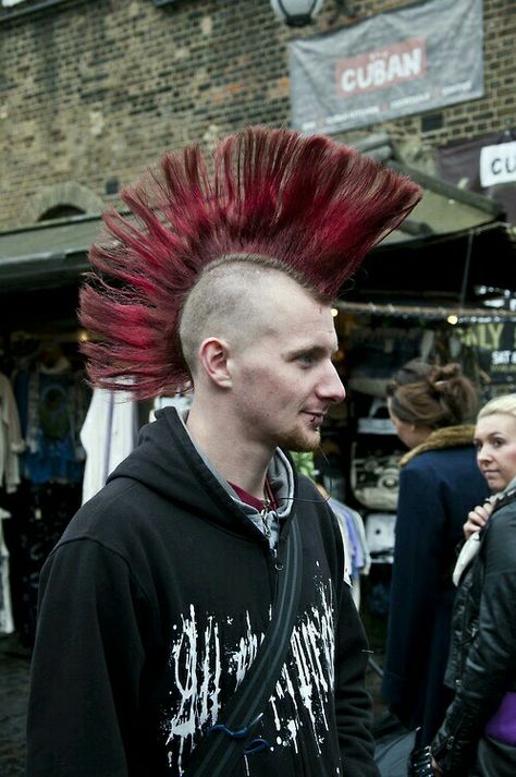 Wild Haircut, Skin Heads, Punk Lifestyle, Punk Guys, Punk Mohawk, Mohawk Hair, The Art Of Letting Go, Types Of Goth, Punk Boy