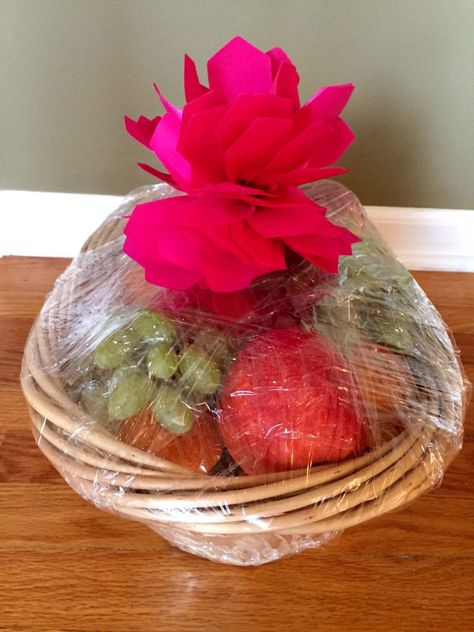 Fruit Basket Ideas Gift, Fruit Basket Ideas, Fruit Basket Diy Gift, Fruit Baskets Diy, Easy Dyi, Thanksgiving Fruit, Teacher Prayer, Homemade Gift Idea, Homemade Birthday Gifts