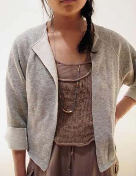 What To Do If It Doesn't Fit: Simple DIY Tricks To Resize Your Thrift Shop Finds Cardigan Diy, Diy Cardigan, Ropa Upcycling, Sweatshirt Makeover, Sweatshirt Ideas, Old Sweatshirt, Sweatshirt Refashion, Sweatshirt Cardigan, Upcycle Sweatshirt