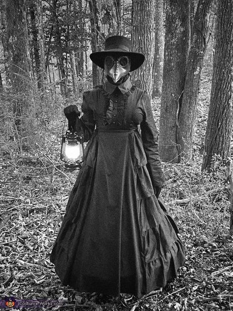 Dr Plague, Doctor Halloween Costume, The Black Plague, Doctor Halloween, Plague Doctor Costume, Doctor Stuff, Plague Mask, Plague Doctors, Classic Halloween Costumes