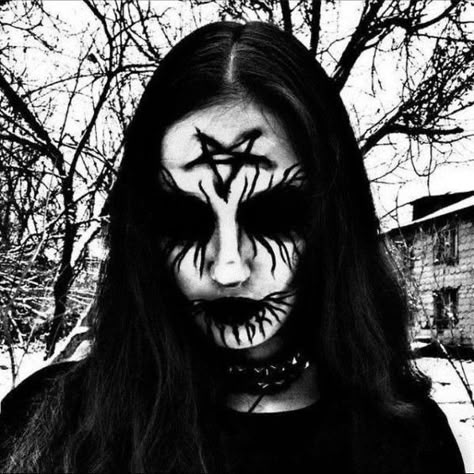 Black Metal Girl, Black Metal Art, Metal Girl, Discord Server, Art Metal, Black Heart, Black Metal, Metal Art, Makeup