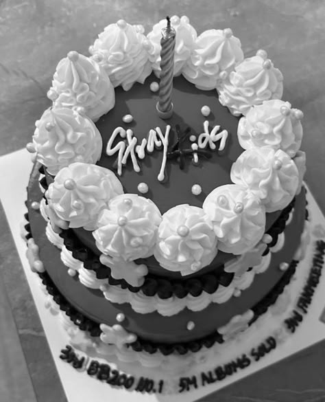 #seungmin #seungminskz #skzseungmin #straykids #seungminstraykids #straykidsseungmin #kimseungmin #realstraykids #skzinstagram #straykidsinstagram #skz #bw #black #white #blackandwhite Stray Kids Cake Birthday Ideas, Straykids Birthday Cake, Bolo Stray Kids, Skz Cake Ideas, Stray Kids Birthday Cake, Skz Birthday Cake, Skz Cake, Stray Kids Cake, Cake Instagram