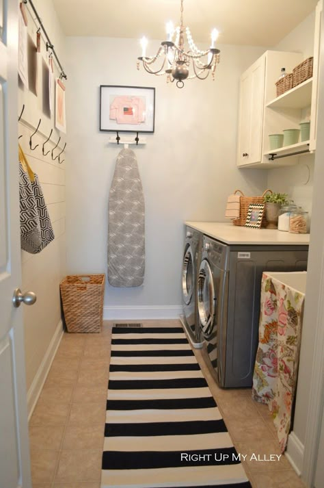 This is more practical for the small size laundry rooms usually are, rather than those designs that show laundry rooms bigger than most bedrooms. Room Storage Diy, Dream Laundry Room, Farmhouse Laundry Room, Laundry Room Remodel, Laundry Room Inspiration, Rooms Ideas, Small Laundry Room, Small Laundry, Room Deco