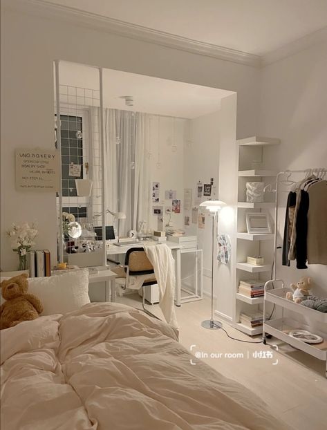 Room Ideas Aesthetic Minimalist Korean, Korean Room Minimalist, Cute Korean Bedroom Aesthetic, Korean Mimalist Room, Korean Inspo Room, Korean Rooms Ideas, Simple Korean Room, Interesting House Ideas, Aesthetic Bedroom Inspo Korean