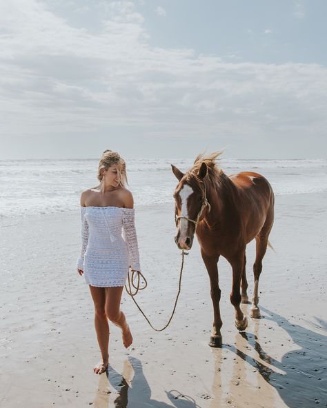 Monica Fernandez, Cowgirl Photoshoot, Cara Jourdan, Horse Riding Aesthetic, Horse Costumes, Cowgirl And Horse, Horse Aesthetic, Photography Series, Pony Horse