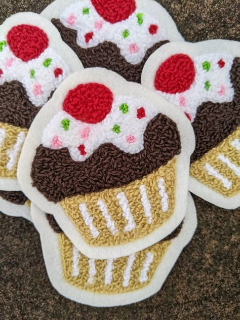 Fuzzy fun chenille cupcake patch! Looks so yummy and cute. Perfect for a jacket, backpack, lunch bag etc. www.sewinthreadible.com #kawaii #chenille #patches #patch #letterman #varsity Punch Needle Patch, Patches Tattoo, Cute Punch Needle, Kawaii Punch Needle, Retro Punch Needle, Punch Needle Fridge Magnet, Ounch Needle Coaster, Embroidered Apparel, Chenille Patches