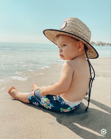 Baby Beach Outfit Boys, Toddler Boy Beach Outfit, Beach Baby Photography, Family Beach Pictures Poses, Boy On Beach, Stone Beach, Toddler Beach, Kids Dress Collection, Family Beach Pictures