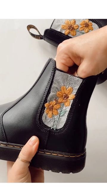 Embroidered Ankle Boots, Chelsea Boot Embroidery, Embroidered Chelsea Boots, Embroidery On Boots, Crafts For A Rainy Day, Shoes Embroidery, Clothes Embroidery Diy, Clothes Embroidery, 2025 Style